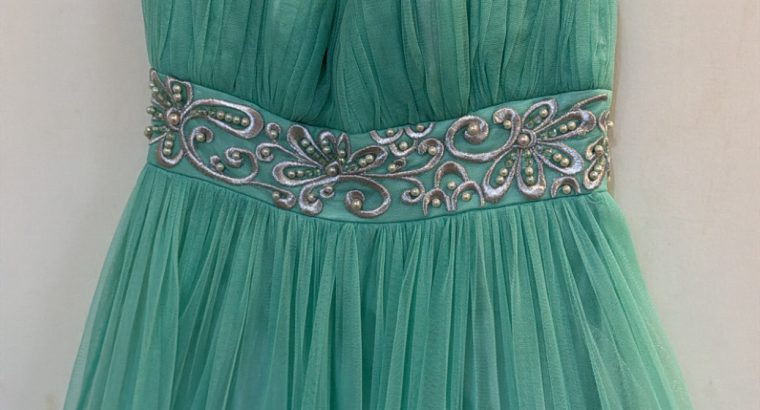فستان سهرة فاخر باللون الأخضر النعناعي